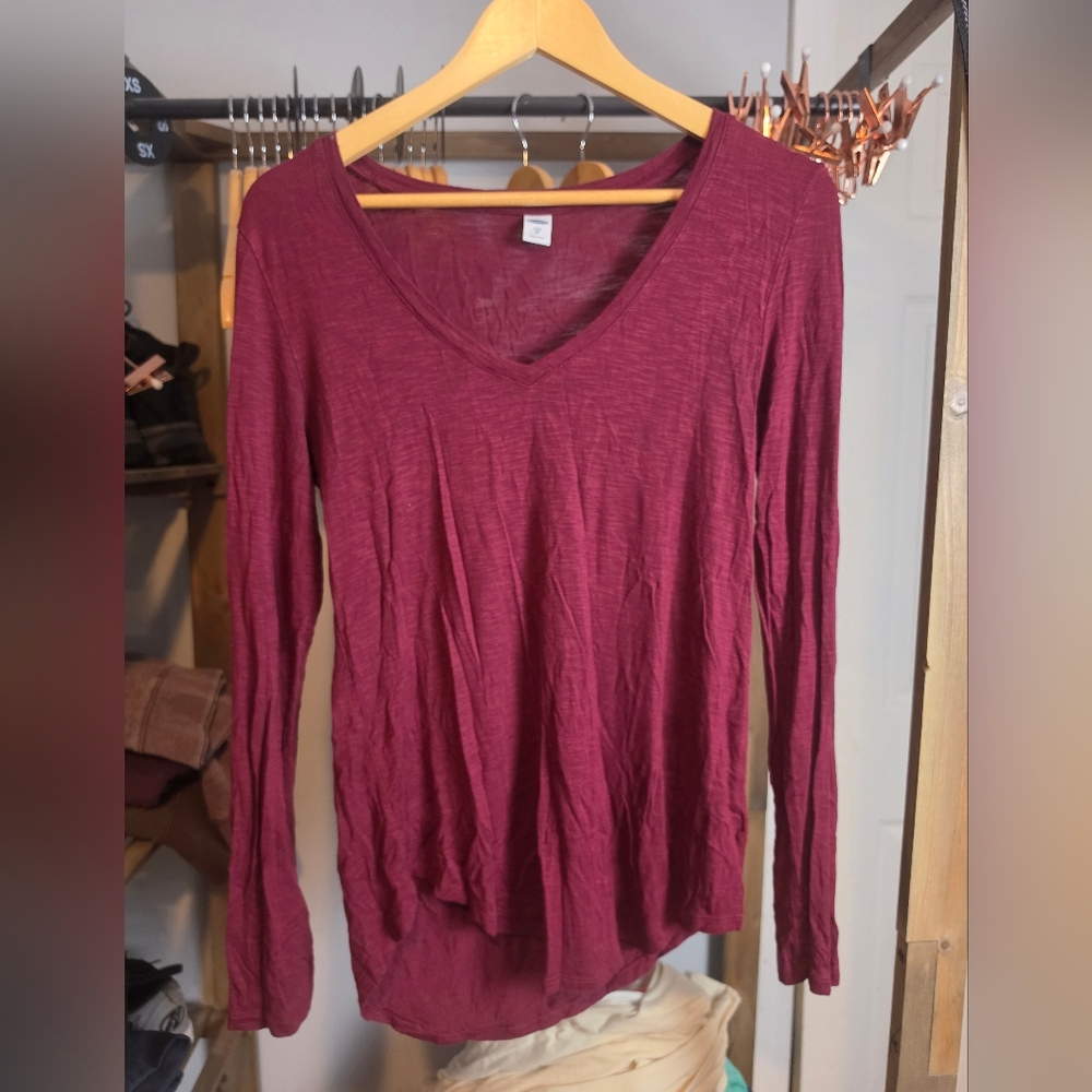 Women's Long Sleeve V-Neck Top - Burgundy